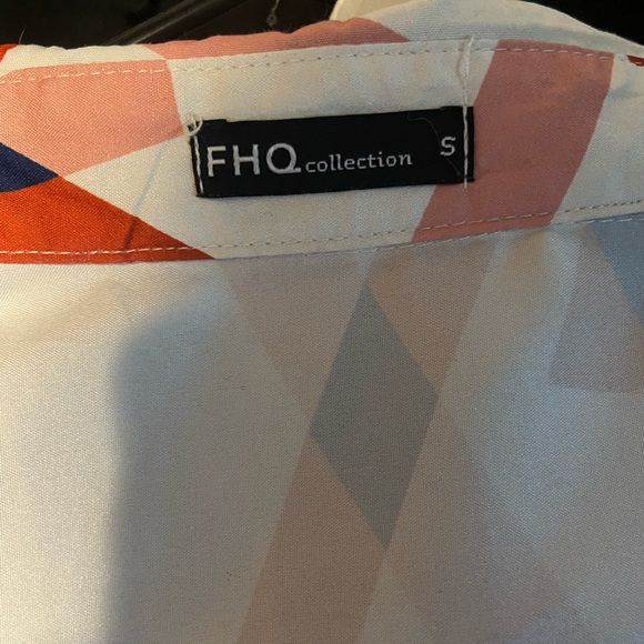 Modern-patterned women’s button down long sleeve - Picture 3 of 6